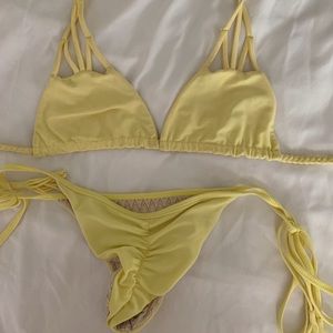 Lemonade Haena top and Rio bottoms in M